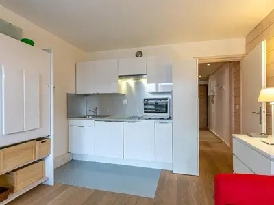 Cuisine ou kitchenette dans l'établissement Studio charmant skis aux pieds, balcon, coeur de Val-d'Isère, 4 pers, WiFi - FR-1-694-231