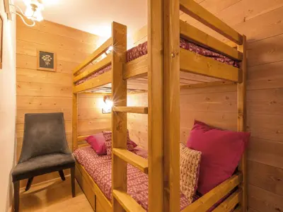 Un ou plusieurs lits dans un hébergement de l'établissement Appartement rénové avec wifi, garage et balcon sud à Val-d'Isère - FR-1-694-232