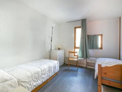 Un ou plusieurs lits dans un hébergement de l'établissement Appartement aux pieds des pistes, exposé Sud, 6 pers, animaux acceptés - FR-1-694-227