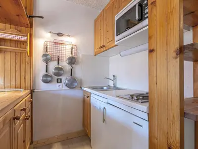 Cuisine ou kitchenette dans l'établissement Appartement aux pieds des pistes, exposé Sud, 6 pers, animaux acceptés - FR-1-694-227