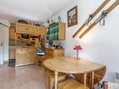 Cuisine ou kitchenette dans l'établissement Appartement skis aux pieds avec parking et wifi à Val-d'Isère - FR-1-694-229