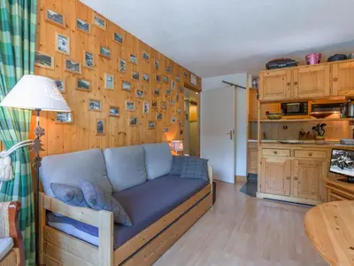 Cuisine ou kitchenette dans l'établissement Appartement skis aux pieds avec parking et wifi à Val-d'Isère - FR-1-694-229