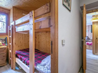 Un ou plusieurs lits dans un hébergement de l'établissement Appartement Chaleureux avec Parking et Accès Facile aux Pistes à Val-d'Isère - FR-1-694-233
