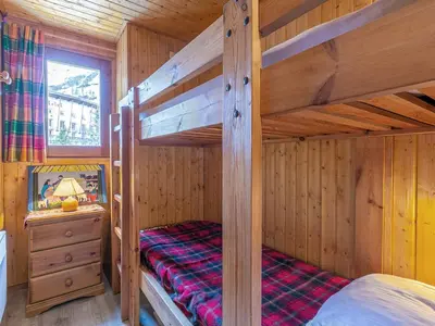 Un ou plusieurs lits dans un hébergement de l'établissement Appartement Chaleureux avec Parking et Accès Facile aux Pistes à Val-d'Isère - FR-1-694-233