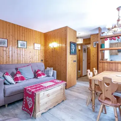 Appartement Chaleureux avec Parking et Accès Facile aux Pistes à Val-d'Isère - FR-1-694-233