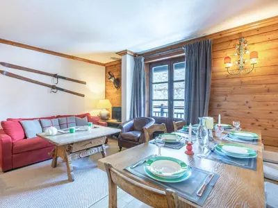 Coin salon dans l'établissement Élégant Appartement 3 Pièces au Cœur de Val-d'Isère, à Deux Pas des Pistes - FR-1-694-244