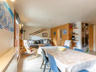 Coin salon dans l'établissement Élégant 4 pièces avec wifi à 5 min du centre de Val-d'Isère - FR-1-694-235