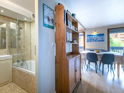 Salle de bains dans l'établissement Élégant 4 pièces avec wifi à 5 min du centre de Val-d'Isère - FR-1-694-235