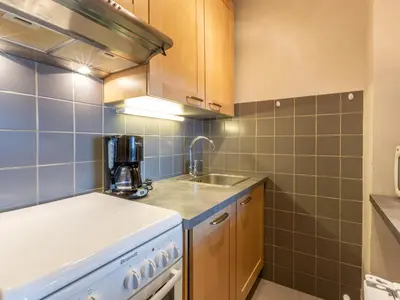 Cuisine ou kitchenette dans l'établissement Charmant appartement 2 pièces avec animaux acceptés - FR-1-694-243