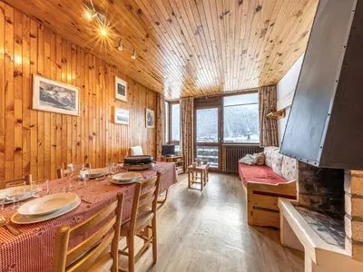 Coin salon dans l'établissement Appartement rénové 2 pièces à Val-d'Isère, balcon, animaux acceptés - FR-1-694-241