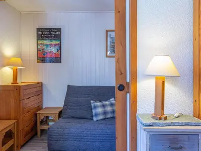 Coin salon dans l'établissement Appartement soigné skis aux pieds, proche village des enfants, 5 pers, balcon sud-est - FR-1-694-254