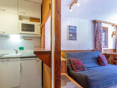 Cuisine ou kitchenette dans l'établissement Appartement soigné skis aux pieds, proche village des enfants, 5 pers, balcon sud-est - FR-1-694-254