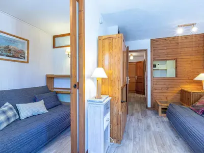 Coin salon dans l'établissement Appartement soigné skis aux pieds, proche village des enfants, 5 pers, balcon sud-est - FR-1-694-254