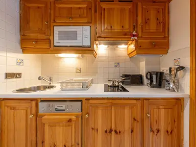 Cuisine ou kitchenette dans l'établissement Studio cosy avec wifi, centre village, près des pistes - Val-d'Isère - FR-1-694-250