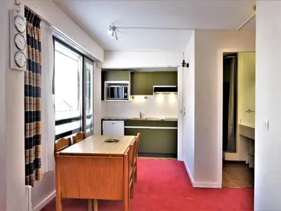 Cuisine ou kitchenette dans l'établissement Studio nord simple avec WiFi, 2 pers., Val-d'Isère - FR-1-694-253