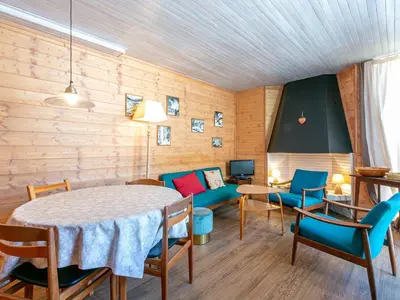 Coin salon dans l'établissement Charmant 3 pièces avec balcon, Wifi, acceptant animaux, au centre de Val-d'Isère - FR-1-694-252
