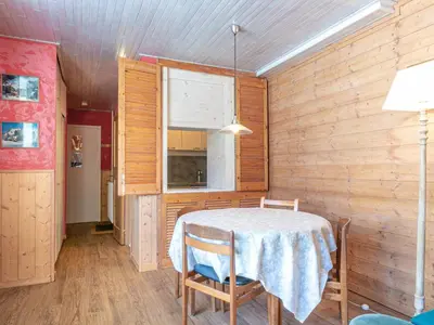 Cuisine ou kitchenette dans l'établissement Charmant 3 pièces avec balcon, Wifi, acceptant animaux, au centre de Val-d'Isère - FR-1-694-252
