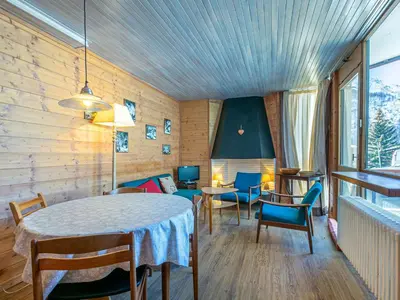 Coin salon dans l'établissement Charmant 3 pièces avec balcon, Wifi, acceptant animaux, au centre de Val-d'Isère - FR-1-694-252
