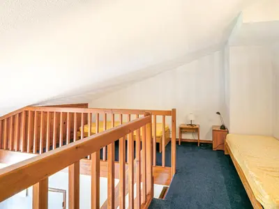 Un ou plusieurs lits dans un hébergement de l'établissement Appartement 2 pièces + mezzanine avec balcon, parking et WiFi - FR-1-694-249