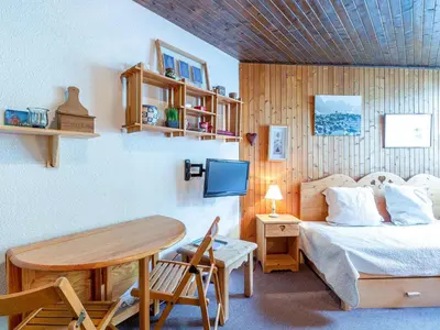 Un ou plusieurs lits dans un hébergement de l'établissement Studio confortable avec parking à Val-d'Isère - FR-1-694-269