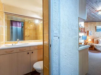 Salle de bains dans l'établissement Studio confortable avec parking à Val-d'Isère - FR-1-694-269