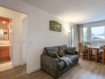Coin salon dans l'établissement Appartement skis aux pieds avec parking couvert et WiFi au cœur de Val d'Isère - FR-1-694-259
