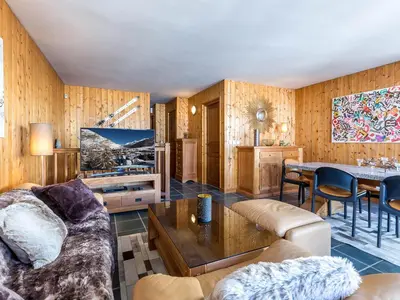 Coin salon dans l'établissement Chalet semi-indépendant avec terrasse et WiFi à Val-d'Isère - FR-1-694-267
