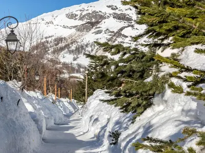 L'établissement Appartement élégant et rénové, idéalement situé sur le front de neige à Val d'Isère, proche du village - FR-1-694-262 en hiver