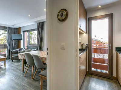 Plan de l'établissement Appartement élégant et rénové, idéalement situé sur le front de neige à Val d'Isère, proche du village - FR-1-694-262