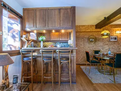 Cuisine ou kitchenette dans l'établissement Confort au cœur de Val-d'Isère : 2 pièces 4 pers, proche pistes et centre - FR-1-694-279