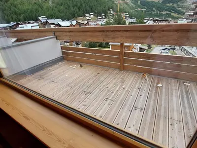 Balcon ou terrasse dans l'établissement Studio confortable au cœur de Val-d'Isère avec Wifi, animaux acceptés - FR-1-694-266