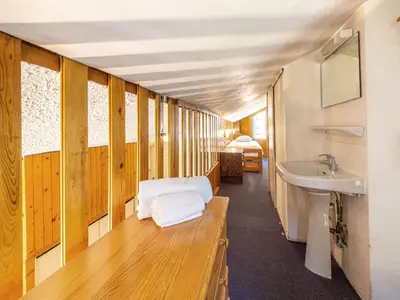 Salle de bains dans l'établissement Appartement skis aux pieds avec mezzanine et WiFi - FR-1-694-263