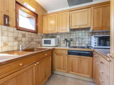 Cuisine ou kitchenette dans l'établissement Appartement 2 pièces avec parking et wifi à Val-d'Isère - FR-1-694-284