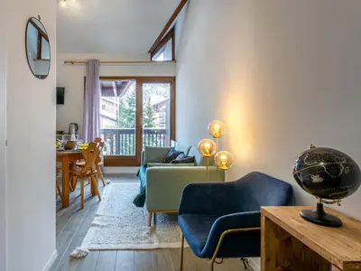 Coin salon dans l'établissement Charmant studio à Val-d'Isère avec balcon Sud/Ouest, proche commodités, navette gratuite - FR-1-694-289