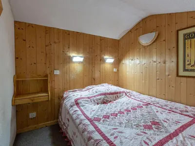 Un ou plusieurs lits dans un hébergement de l'établissement Spacieux appartement 9 pers. à Val-d'Isère, skis aux pieds, Wi-Fi, proche commodités - FR-1-694-306
