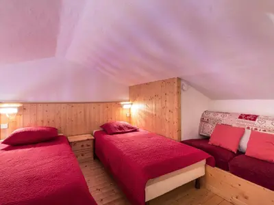 Un ou plusieurs lits dans un hébergement de l'établissement Spacieux appartement 9 pers. à Val-d'Isère, skis aux pieds, Wi-Fi, proche commodités - FR-1-694-306