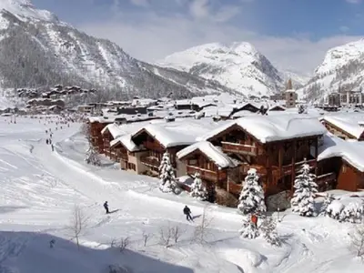 L'établissement Appartement duplex de haut standing, skis aux pieds, 82m², 8 pers., cheminé, au cœur de Val d'Isère - FR-1-694-305 en hiver