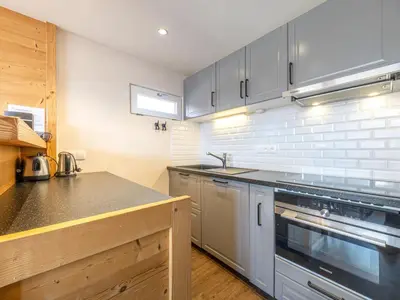 Cuisine ou kitchenette dans l'établissement Appartement rénové de 47m² avec wifi en centre station - FR-1-694-303