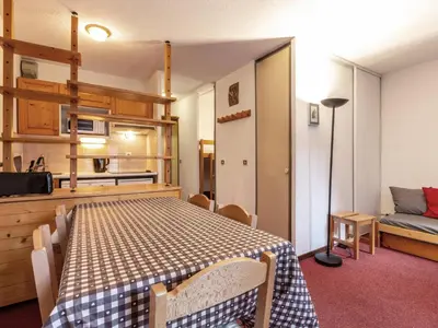 Cuisine ou kitchenette dans l'établissement Studio confortable avec lits faits et ménage inclus à Val-d'Isère - FR-1-694-288