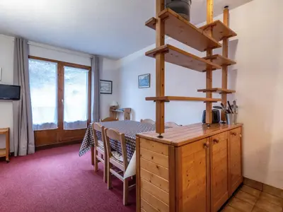 Cuisine ou kitchenette dans l'établissement Studio confortable avec lits faits et ménage inclus à Val-d'Isère - FR-1-694-288