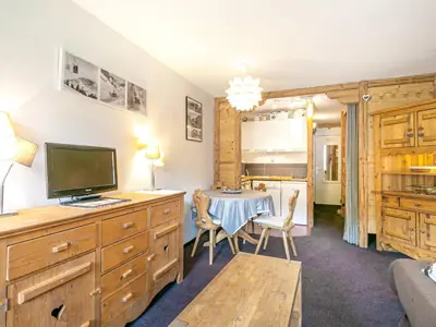 Télévision ou salle de divertissement dans l'établissement Studio cosy à Val-d'Isère près des pistes, animaux admis - FR-1-694-298