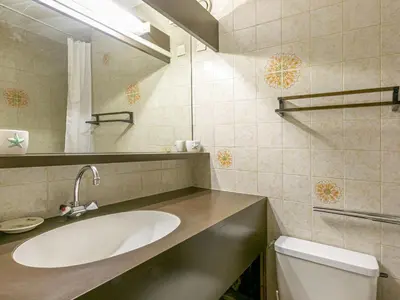 Salle de bains dans l'établissement Studio cosy à Val-d'Isère près des pistes, animaux admis - FR-1-694-298