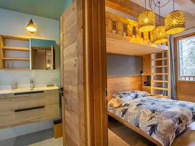 Un ou plusieurs lits dans un hébergement de l'établissement 4P rénové au pied des pistes avec balcon et WIFI à Val-d'Isère - FR-1-694-309