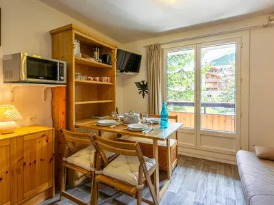 Cuisine ou kitchenette dans l'établissement Studio rénové avec balcon, parking et proche pistes à Val-d'Isère - FR-1-694-287