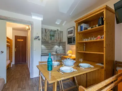 Cuisine ou kitchenette dans l'établissement Studio rénové avec balcon, parking et proche pistes à Val-d'Isère - FR-1-694-287