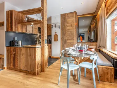 Cuisine ou kitchenette dans l'établissement Appartement skis aux pieds, balcon sud, 8 pers, cheminée, Wifi - Val-d'Isère - FR-1-694-292