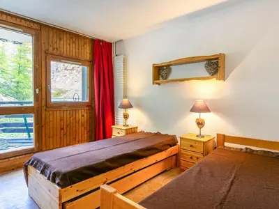 Un ou plusieurs lits dans un hébergement de l'établissement Appartement lumineux Sud à La Daille avec Wifi et Animaux admis, skis aux pieds - FR-1-694-258