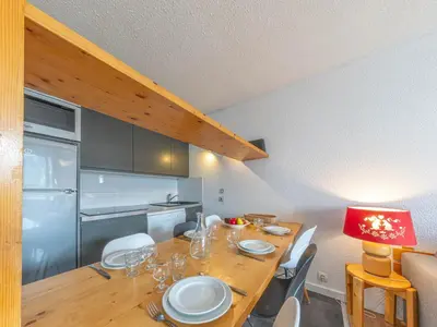 Cuisine ou kitchenette dans l'établissement Appartement lumineux Sud à La Daille avec Wifi et Animaux admis, skis aux pieds - FR-1-694-258