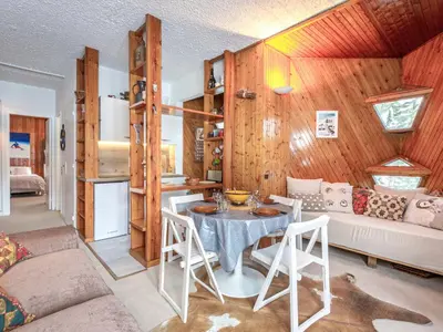 Coin salon dans l'établissement Appartement spacieux avec WiFi au pied des pistes - La Daille - FR-1-694-54