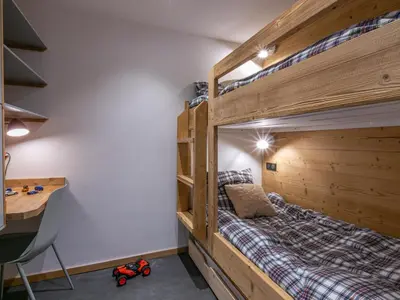 Un ou plusieurs lits dans un hébergement de l'établissement Appartement rénové 2022 avec wifi, balcon sud, 5 pers, équipements famille, proche commodités - FR-1-694-294